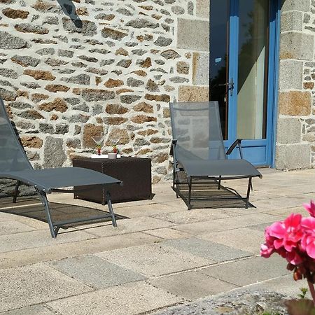 La Maison Bleue Saint-Sauveur-des-Landes エクステリア 写真