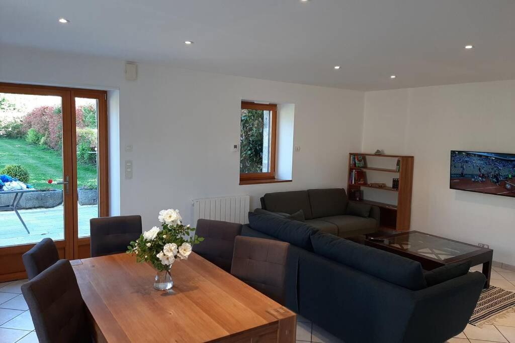 La Maison Bleue Saint-Sauveur-des-Landes エクステリア 写真