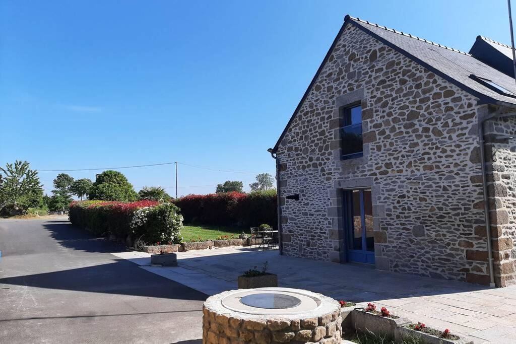 La Maison Bleue Saint-Sauveur-des-Landes エクステリア 写真