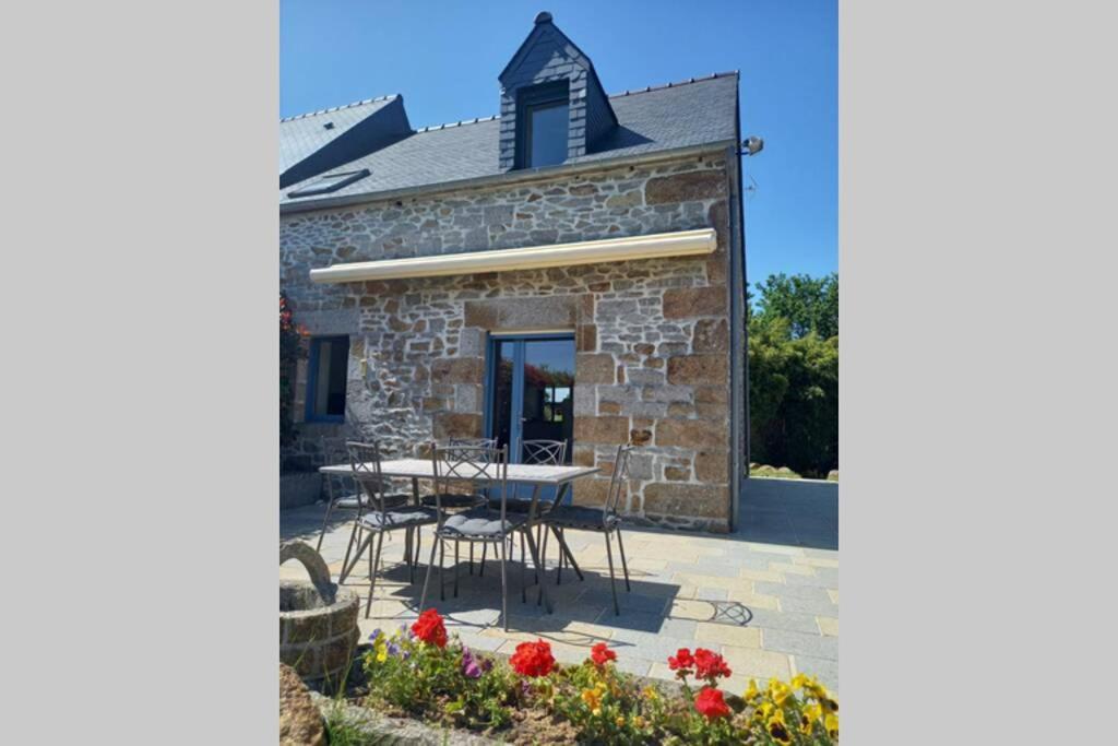 La Maison Bleue Saint-Sauveur-des-Landes エクステリア 写真