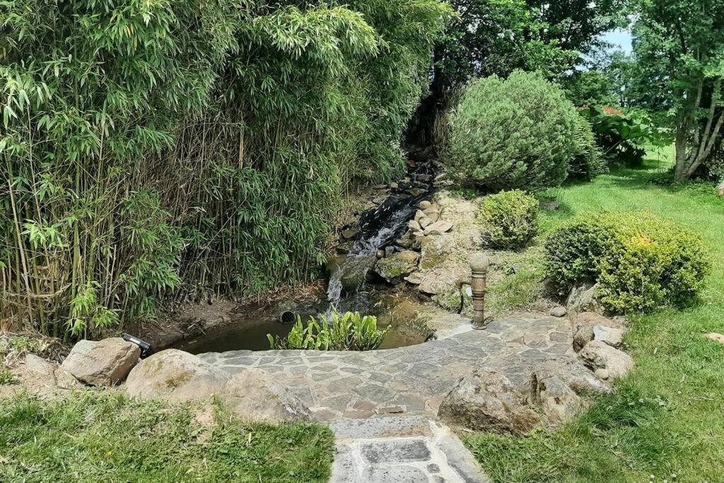 La Maison Bleue Saint-Sauveur-des-Landes エクステリア 写真