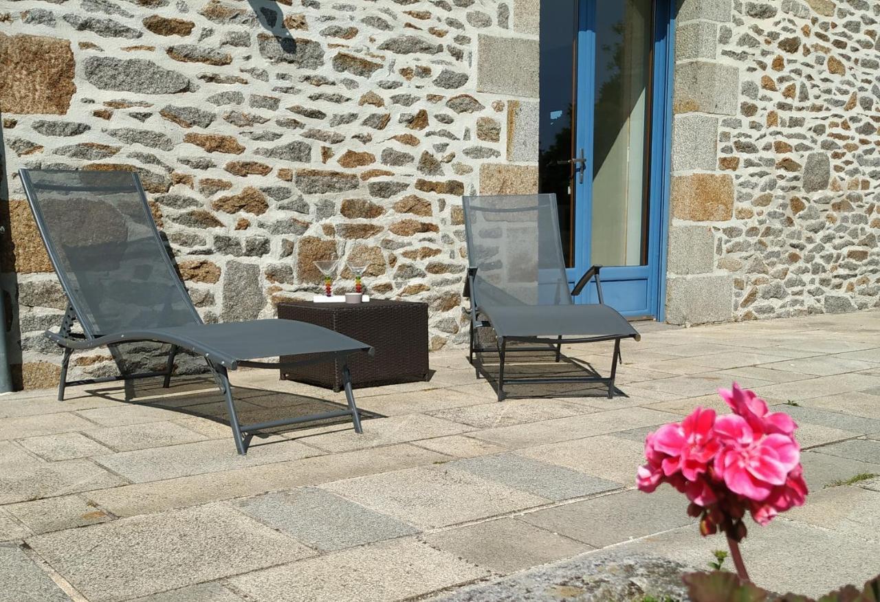La Maison Bleue Saint-Sauveur-des-Landes エクステリア 写真